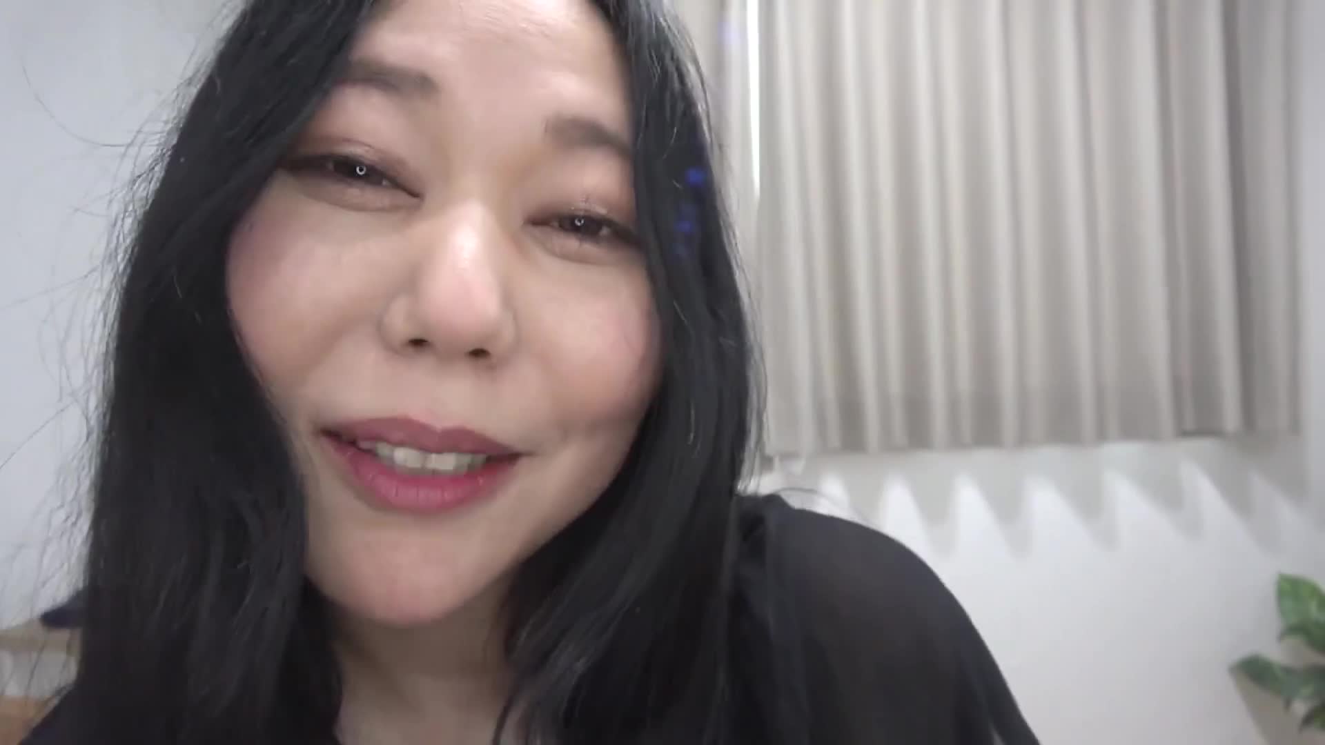 素人熟女妻的房間做愛自拍 第六部 幫幫忙的中年叔叔的真實私密影片流出 兩個人收錄～肉感豐滿的濃密陰毛穴＆淫蕩小惡魔巨乳太太～ - AV大平台 - 中文字幕，成人影片，AV，國產，線上看
